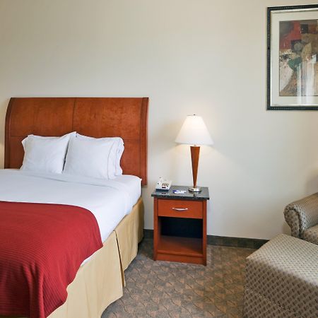 Holiday Inn Express Hotel And Suites Fairfield-North By Ihg Pokój zdjęcie